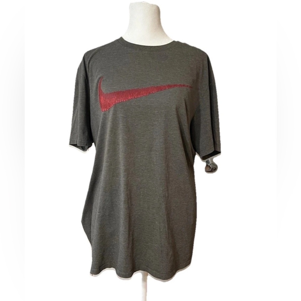 Nike Men’s T Shirt Gray W Red Swoosh Logo Size L Retro Lightweight Soft Casual